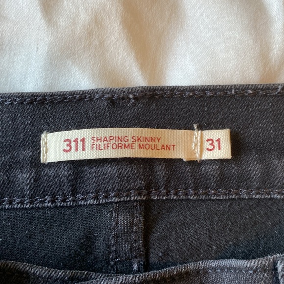 Levi Jeans - Picture 2 of 3